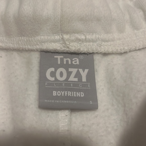 TNA Cargo Cozy Fleece Boyfriend 5” Shorts - Picture 3 of 3